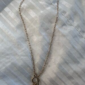 Chic Gold Necklace with Modern Pendant